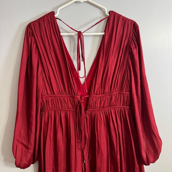 Halston Heritage Elegant Red Plunge Neckline Dress in Size 4 - Picture 13 of 16